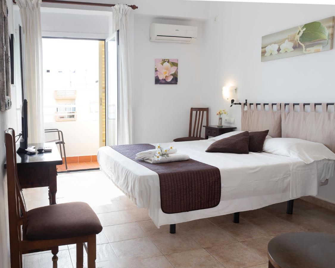 Hostal Yebisah Santa Eulária des Riu Exterior foto