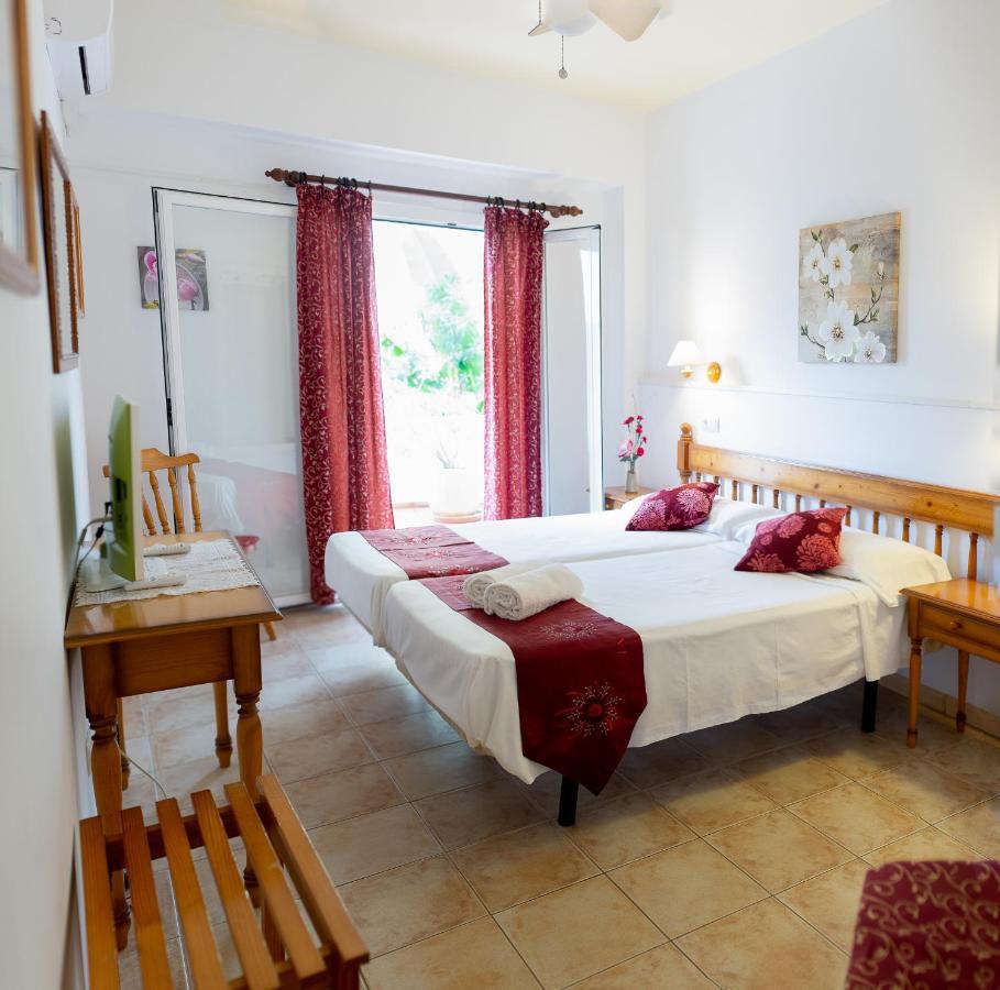 Hostal Yebisah Santa Eulária des Riu Exterior foto