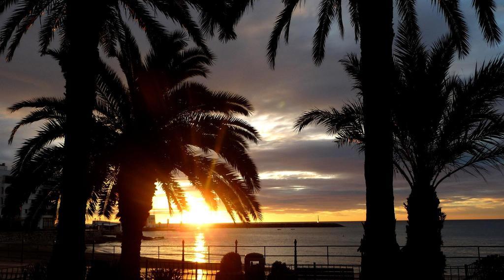 Hostal Yebisah Santa Eulária des Riu Exterior foto