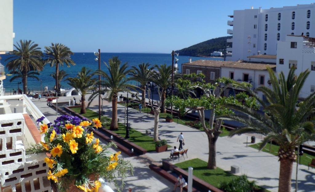 Hostal Yebisah Santa Eulária des Riu Exterior foto